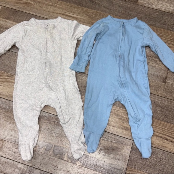 Old Navy Other - Old Navy footed jammies bundle